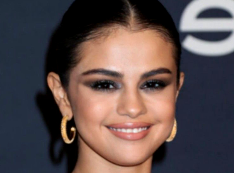 Selena Gomez vient-elle de ressusciter cette coiffure emblématique ? La reine d'Instagram KANONISSIME !