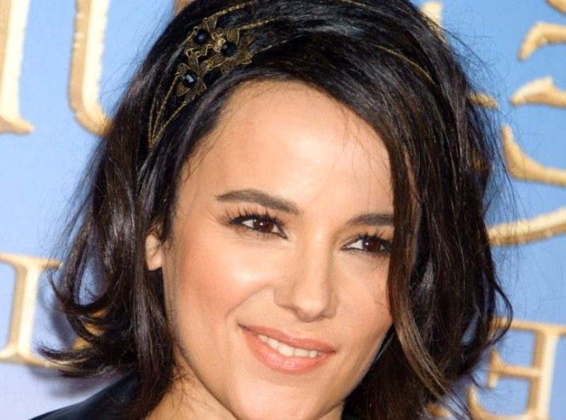 La chanteuse Alizée et sa fille Maggy, (mettre son âge), toutes deux infectées par le même virus... ont annoncé une mauvaise nouvelle sur Instagram !