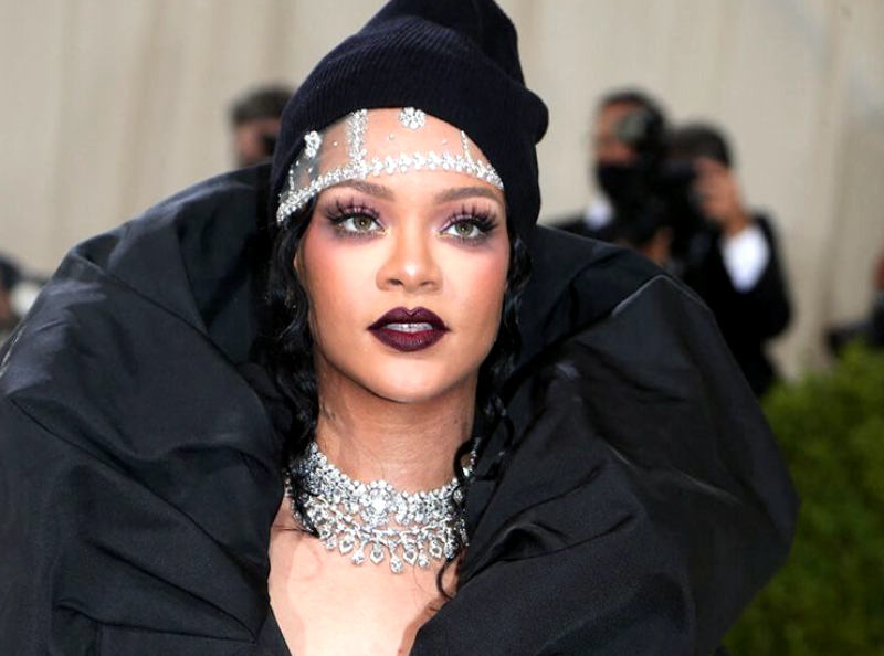 Rihanna est enceinte de son premier enfant : cette nouvelle photo de son ventre arrondi enthousiasme la toile