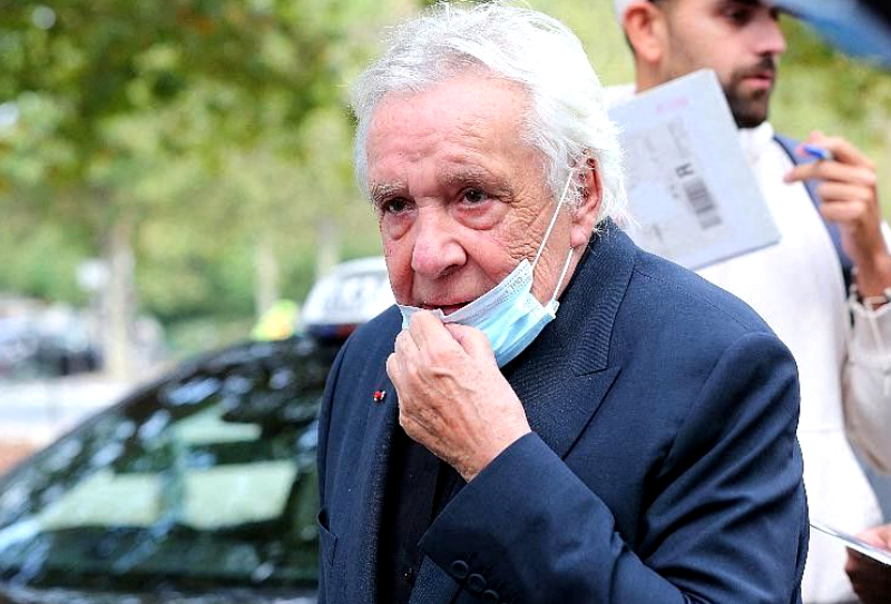 Michel Sardou : Le chanteur est impliqué dans une sombre histoire de harcèlement, une plainte a été déposée !