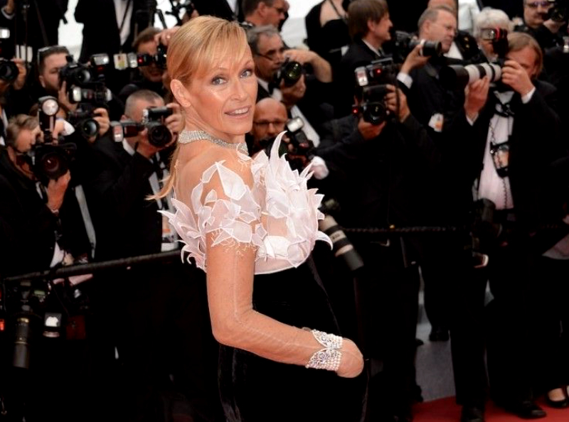 Estelle Lefébure : événement tragique en randonnée "touchée par une balle perdue", l'ex de David Hallyday en colère.... l'histoire qui fait froid dans le dos !