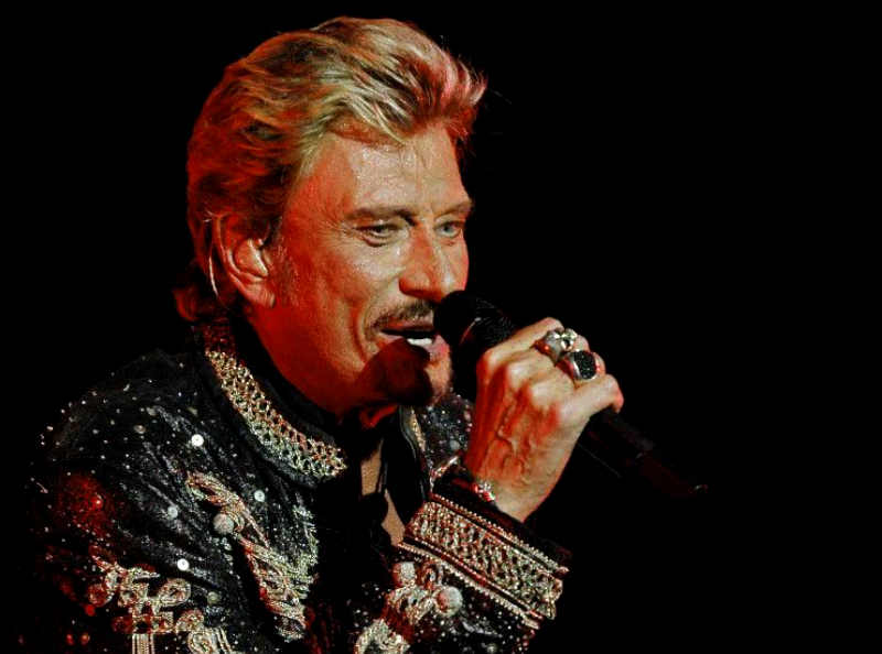 Photo du dossier - Quand Johnny Hallyday s'introduit dans le lit d'un couple célèbre : ce moment insolite !