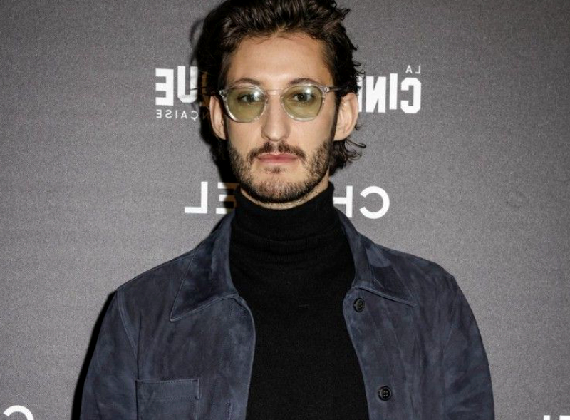 Pierre Niney sous le charme d'une jeune actrice américaine : sa déclaration inattendue sur Instagram