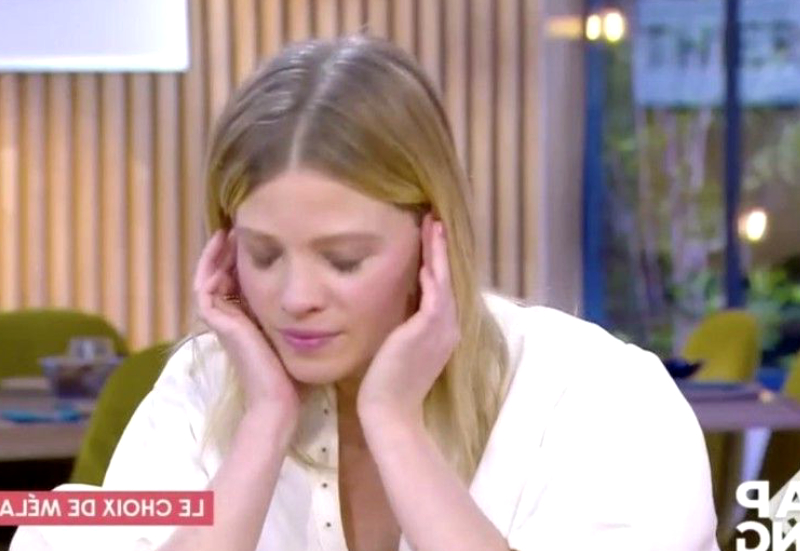 Mélanie Thierry, la compagne de Raphaël, est hyper mal à l'aise dans "C à vous" : l'actrice se bouche les oreilles et refuse de regarder ce que l'équipe a préparé pour elle !