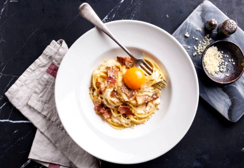 La recette de Philippe Etchebest : les vraies pâtes fraîches à la carbonara du grand chef SANS crème !