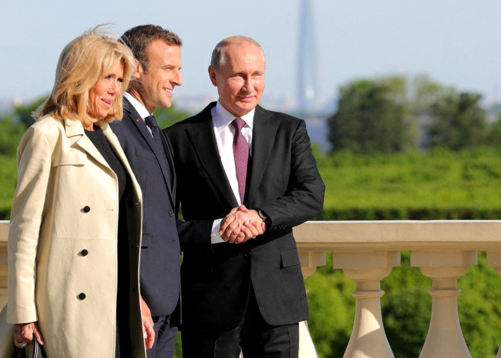 Guerre en Ukraine : quand Vladimir Poutine parle du look de la première dame française, Brigitte Macron !