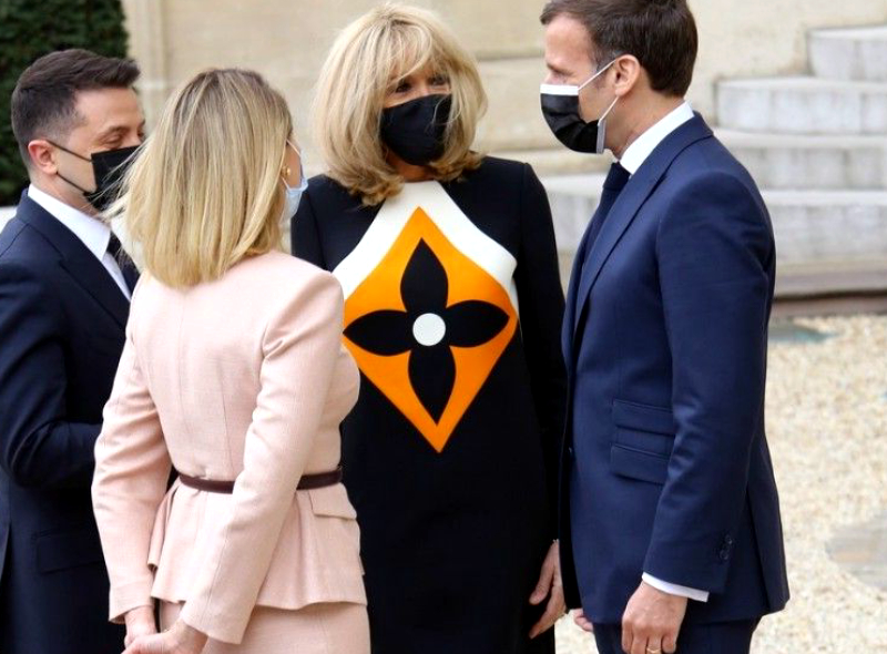 Brigitte Macron : son amitié avec Olena Zelenska, l'épouse du président ukrainien, est-elle menacée ? Son geste pour la mettre hors de danger révèle