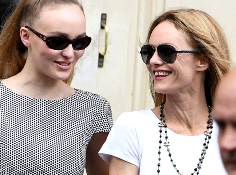 Vanessa Paradis chic et branchée dans les rues de Los Angeles : cette sortie secrète avec sa fille Lily-Rose va ravir ses admirateurs !