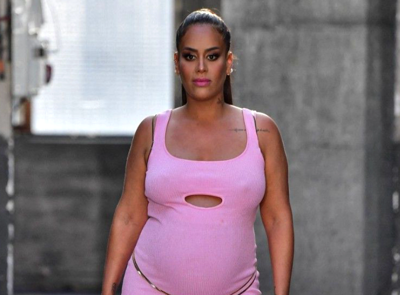 Amel Bent a donné naissance à son enfant : nous montrons la première photo du "prince" !