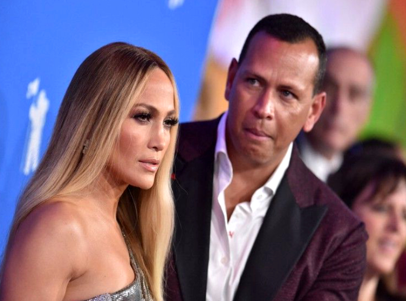 Jennifer Lopez et Ben Affleck se fiancent, réaction embarrassante de l'ex Alex Rodriguez