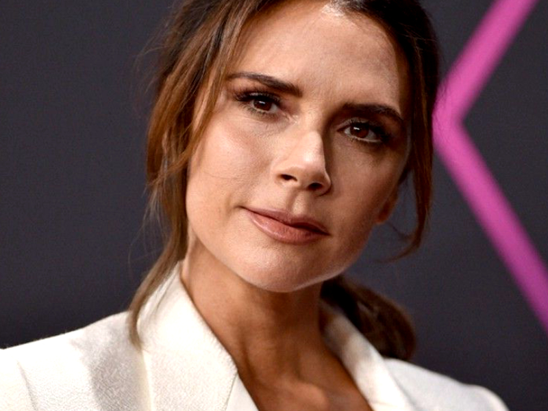 Victoria Beckham : Après que son fils Brooklyn lui a volé la vedette, l'ex-Spice Girls fait sensation lors d'un événement spécial !