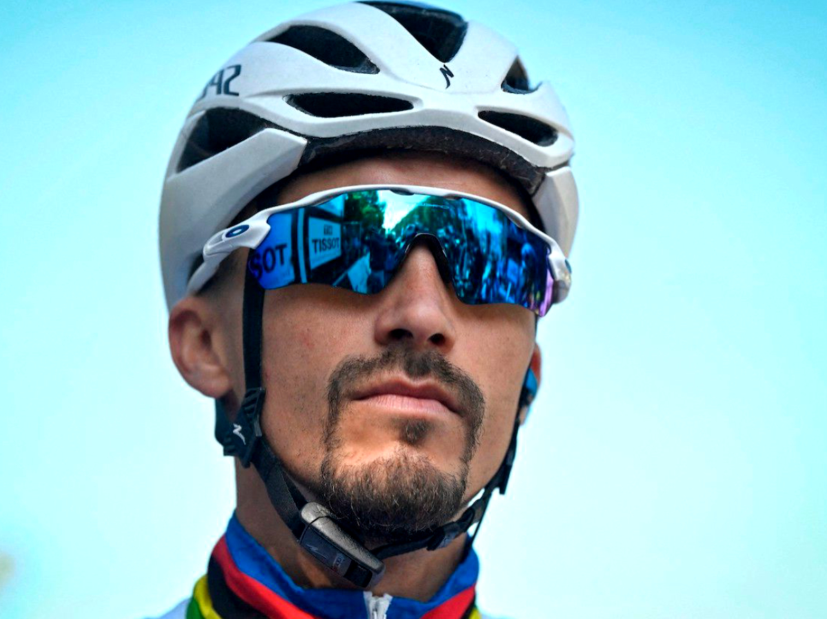 "Il ne pouvait plus bouger ni respirer" : l'ancien maillot jaune du Tour de France, Julian Alaphilippe, échappe de peu à la mort après une violente chute !