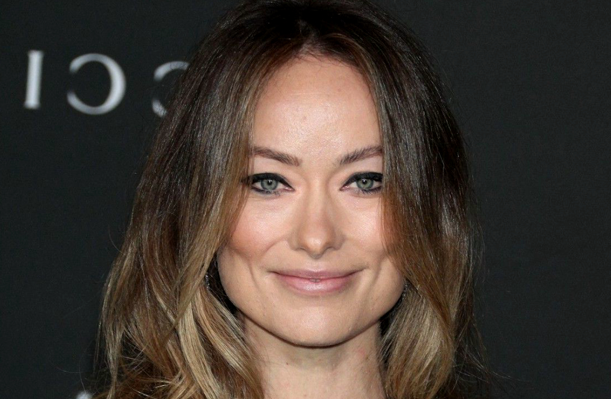 Harry Styles : sa chérie Olivia Wilde humiliée sur scène, le coup bas de son ex-mari de signer les papiers du divorce en public