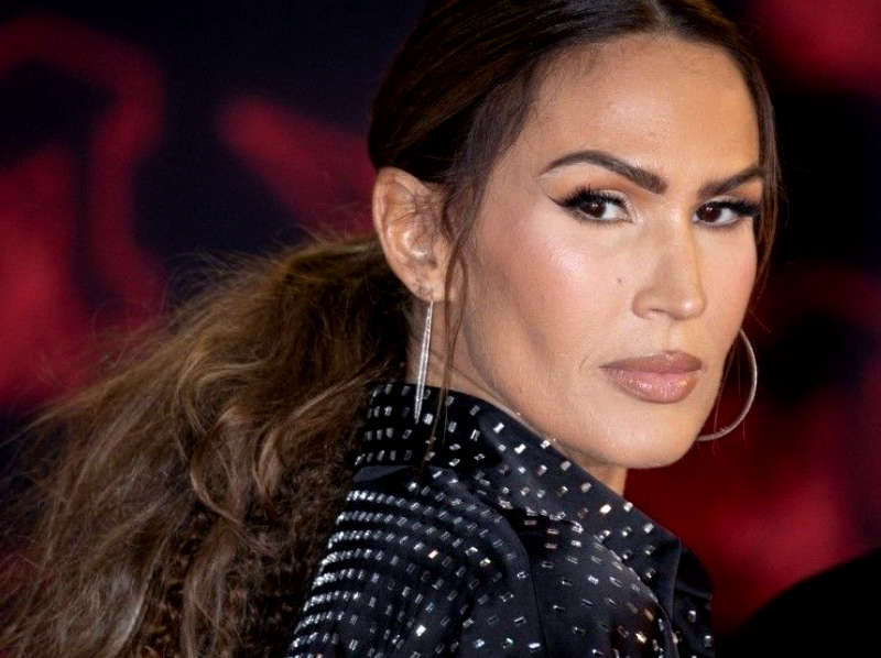 Vitaa pose pour la première fois avec ses trois enfants et la robe de l'Aïd de la chanteuse fait sensation !